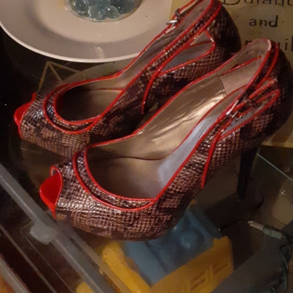 high shoes brand  Guess  seze 7m